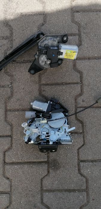Zamek klapy tył Lancia Voyager