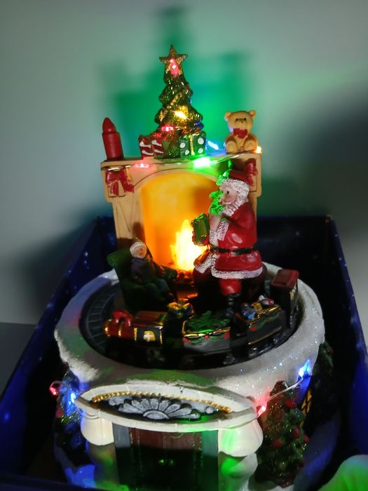 Новорічна інсталяція музична рухома новорічний декор санта потяг