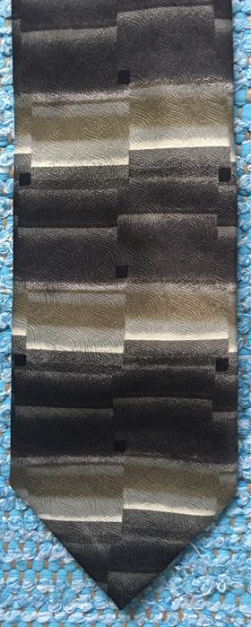 gravatas "clássicas às riscas".