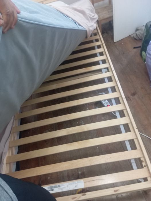 Cama ikea LUROY com colchão VESTMARKA