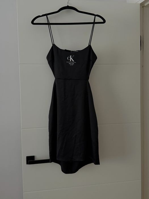 Сукня Calvin Klein Jeans CK чорна сатинова на бретелях S