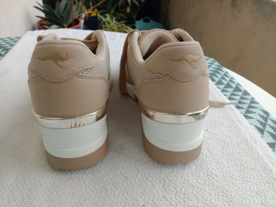 Sapatilhas cor bege muito bom estado  tamanho 36