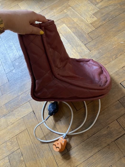 Sprawny rozgrzewcz ocieplacz na stopy prl vintage malinowy na prąd