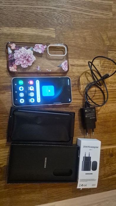 Samsung s23 fe + etui i ładowarka