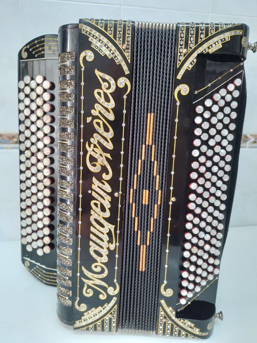Acordeon/Acordeão    Maugein Freres  3+3 nos bxs