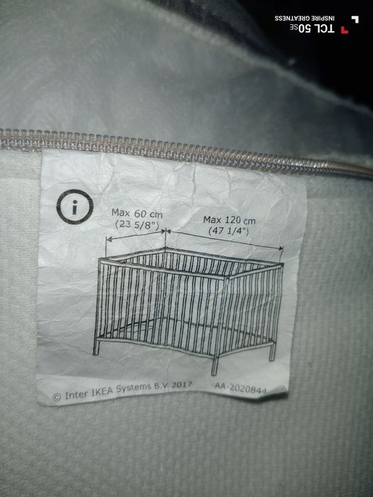 Colchão IKEA para cama de bebé.