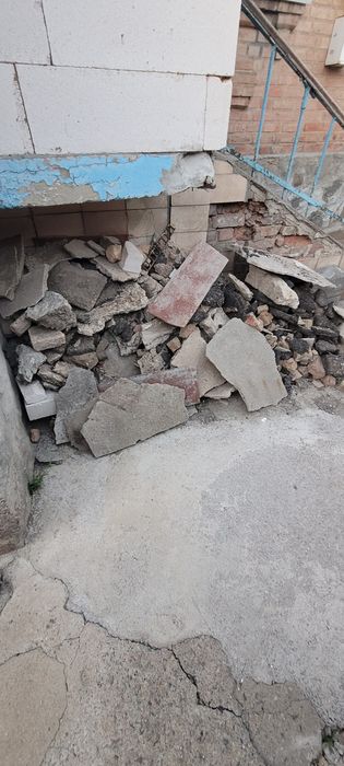 Віддам безкоштовно  половинки кірпича