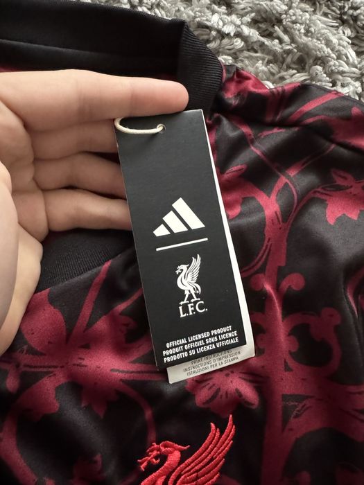 Продам футболку ліверпуль adidas