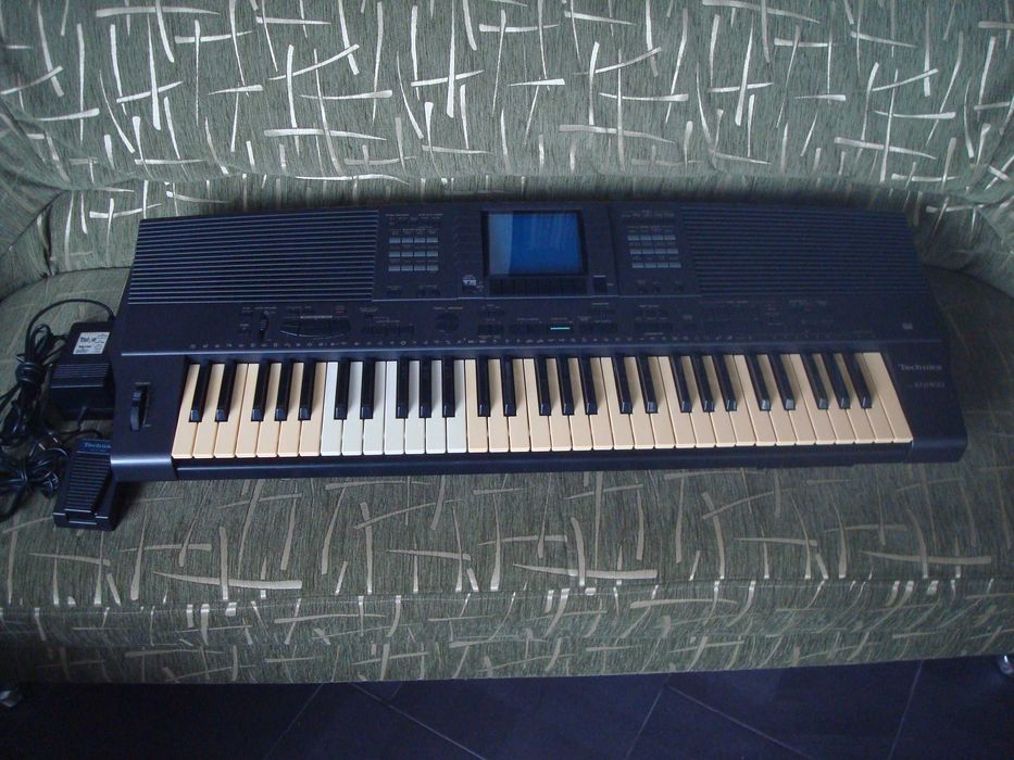 Продам синтезатор Ямаха