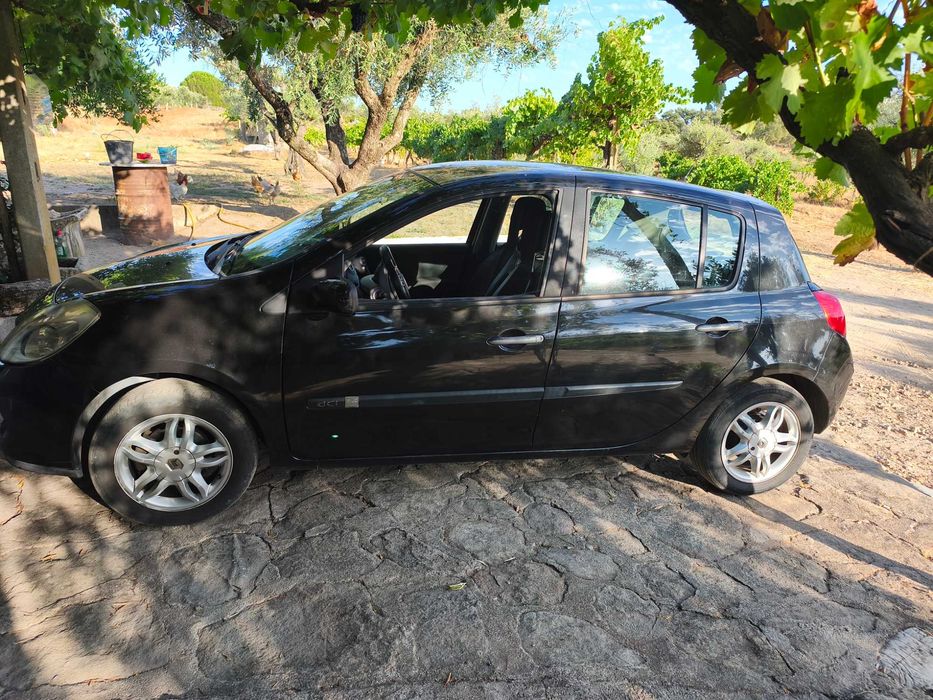Vendo Renault Clio em Bom estado de conservação