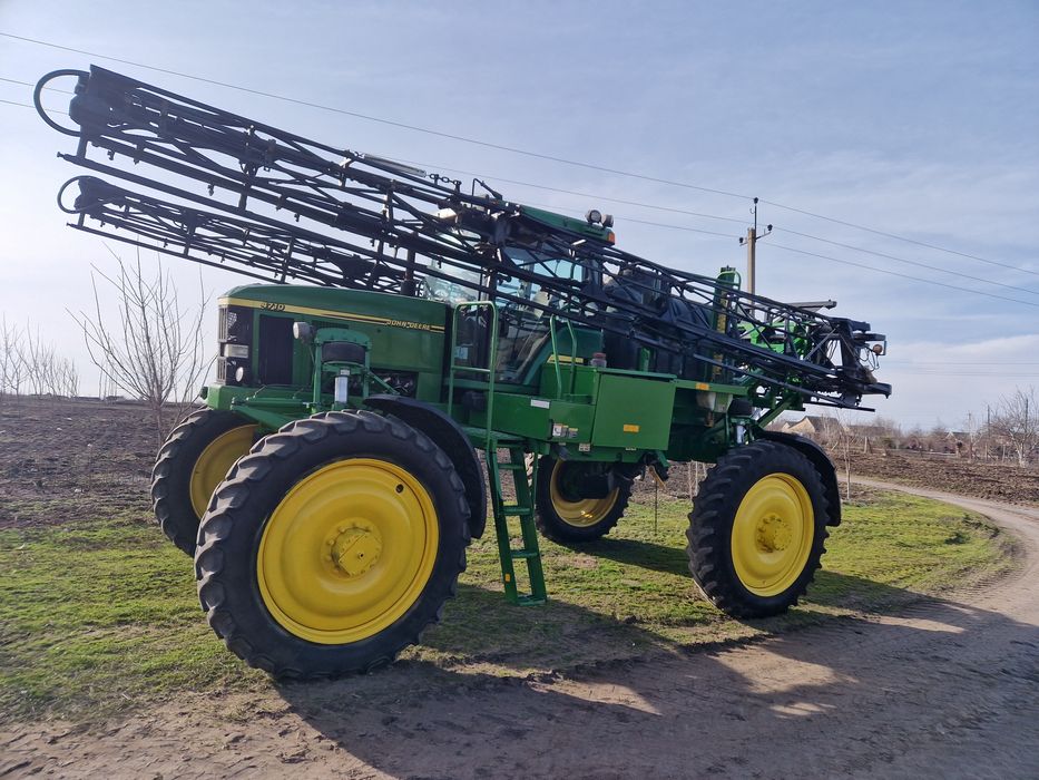 Самохідний оприскувач JOHN DEERE-4710