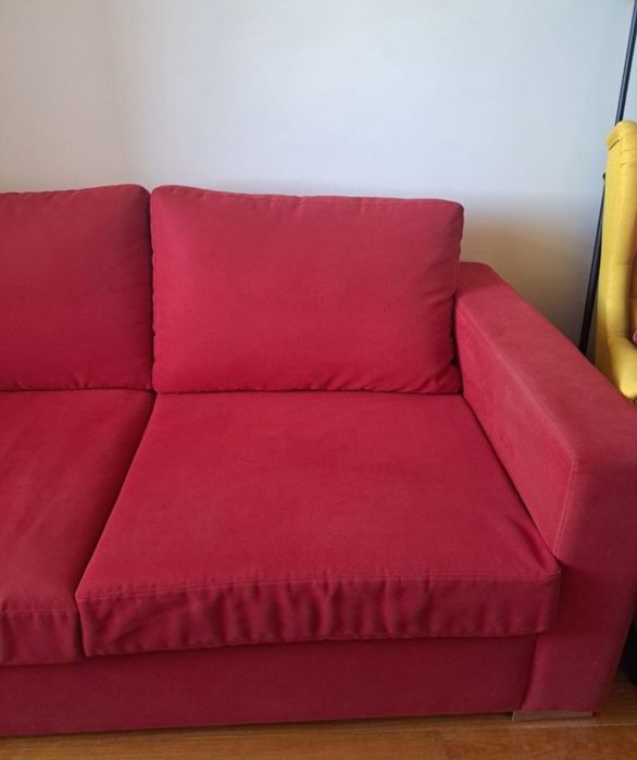 Sofá Cama vermelho, em excelente estado