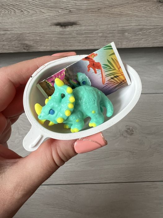 Kinder niespodzianka dinozaur jurrasic park figurka