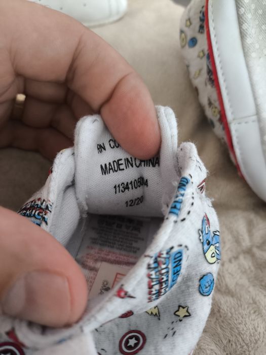 2 pares de sapatilhas para bebe