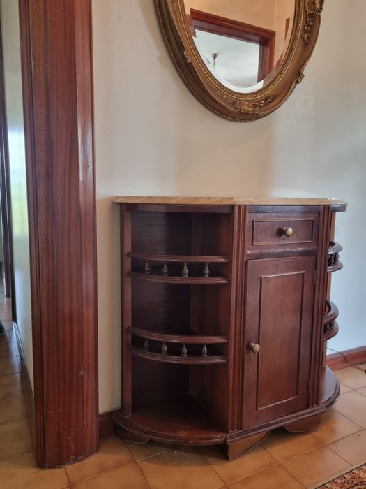 Móvel pequeno clássico