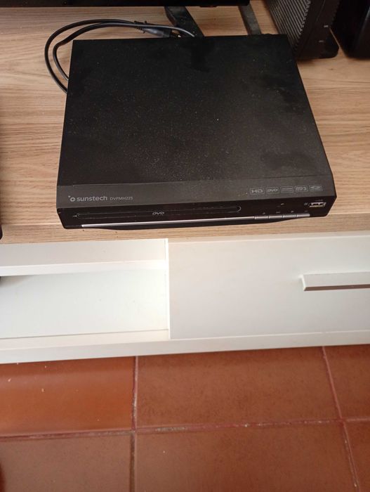 TV Silver e leitor de DVD novos