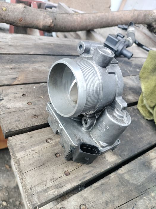 Дроссельная заслонка AUDI A6 C6 A4 B8 3.0 TDI 4E0145950F