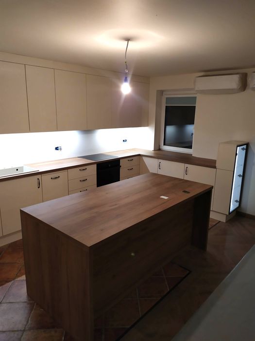 Meble na wymiar, kuchnie, szafy, zabudowy, stolarz