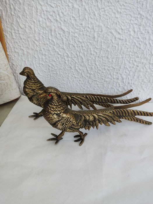 Casal de pavões em metal