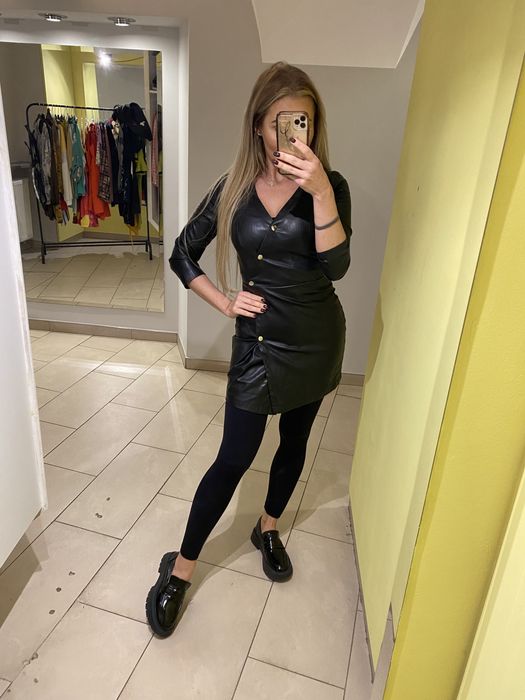 Sukienka czarna eco skora bershka s