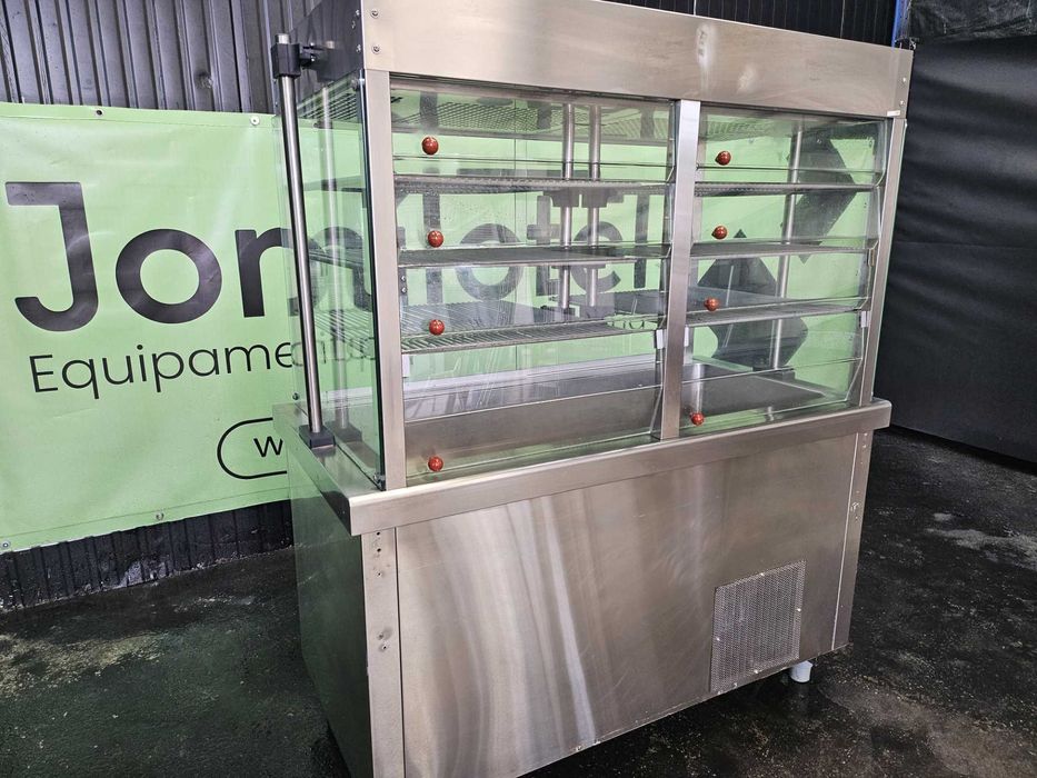 Vitrine refrigerada para bebidas e sobremesas