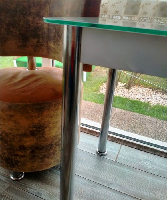 Кухонный стол и стулья