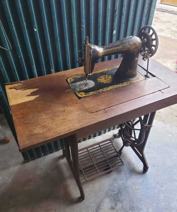 Máquina de costura (antiga)