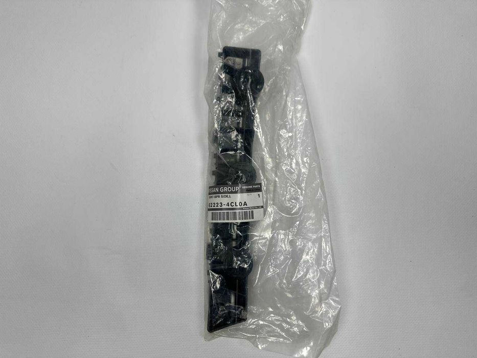 Кріплення бампера ліве Nissan Rogue T32