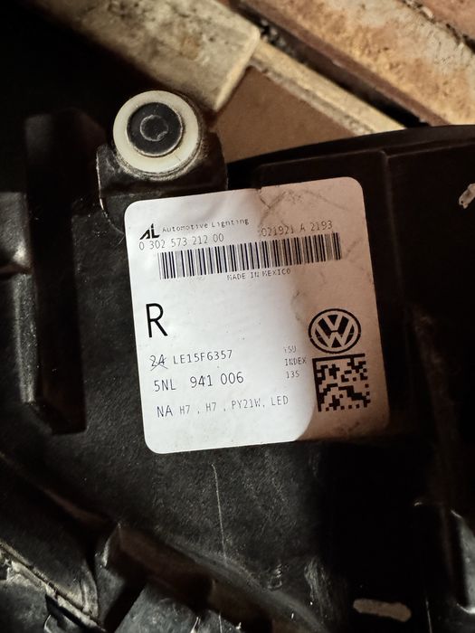 Фара передня права VW Tiguan 5NL941006