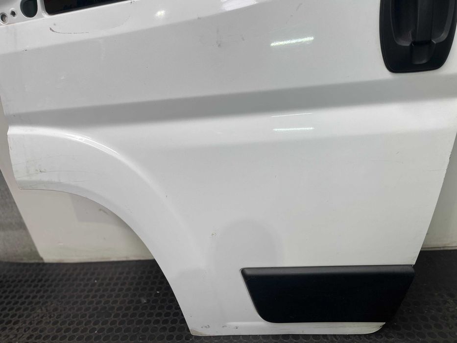 Porta frontal esquerda Peugeot Boxer/ Citroen Jumper (2018)