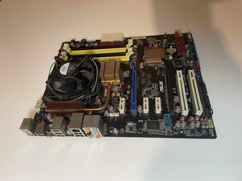 Motherbord asus P5Q PRO + Intel Quad Core 8200