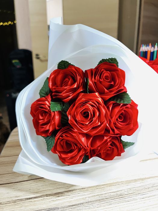 Штучні квіти,атласні троянди