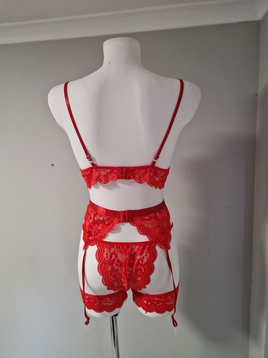 Seksowny czerwony komplet bielizny M