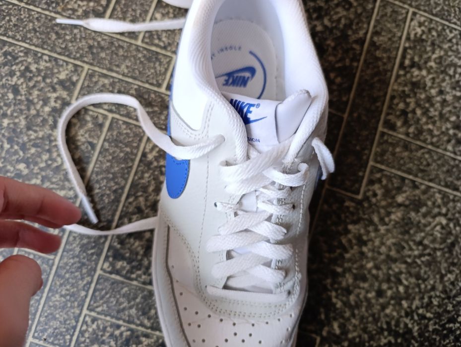 Продаю оригінальні кросівки Nike 42 розмір Відправляю тільки новою пош