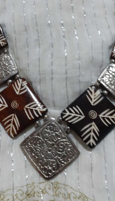 Colar de origem africano