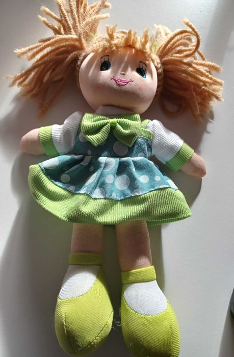 Boneca em tecido - Vestido verde - como nova