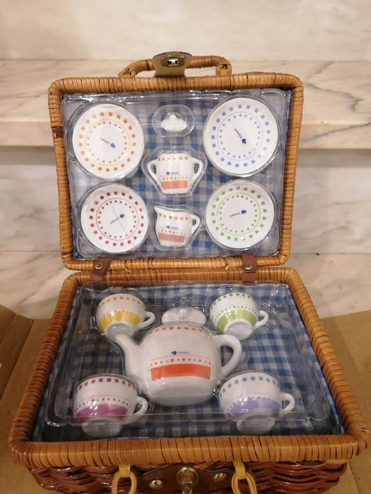 Cesta de Piquenique com Conjunto de loiça