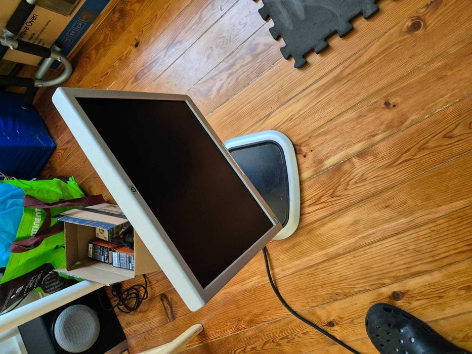 HP Monitor with VGA Input64283901367042121