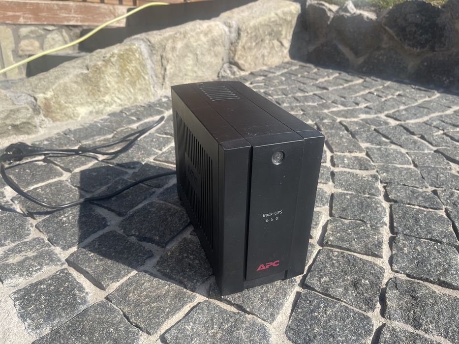 Безперебійник Back-UPS 650 на 390w