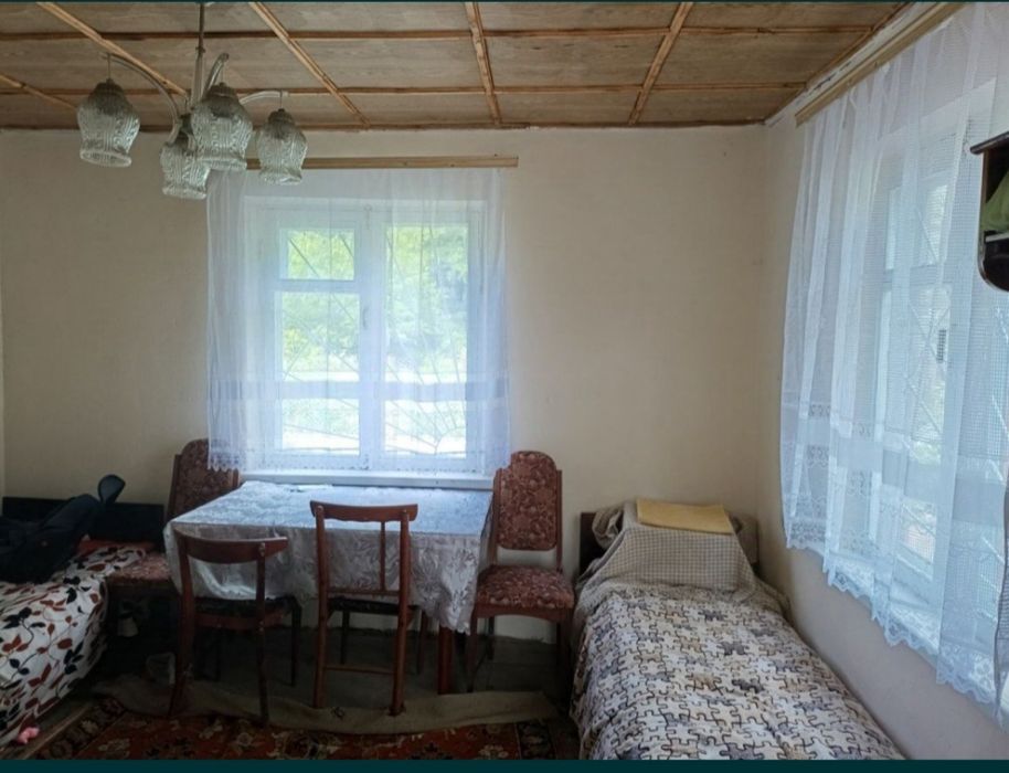 Двоповерховий дачний будинок