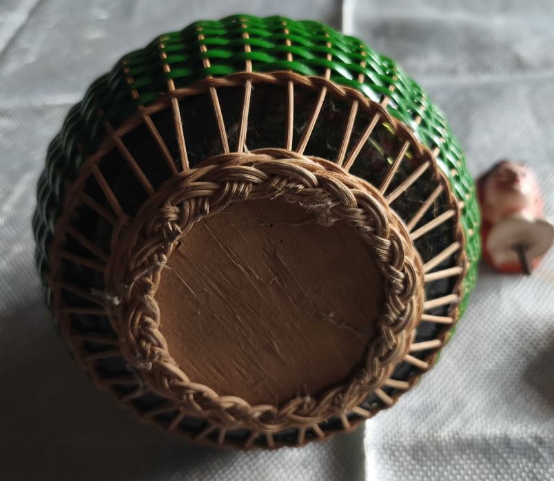 Garraga antiga em palha com rolha cabeça em louça