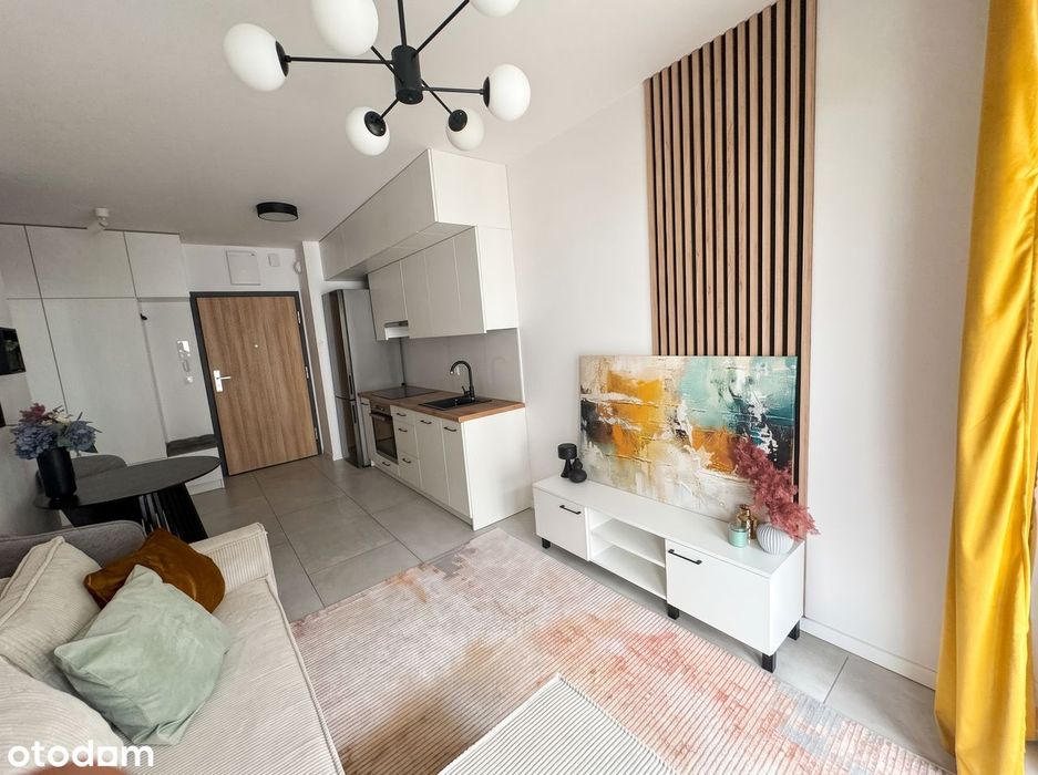Bezpośrednio, duży balkon, komórka, miejsce postojowe - do wejścia