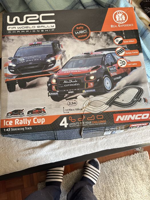 Pista com carro de comando como nova