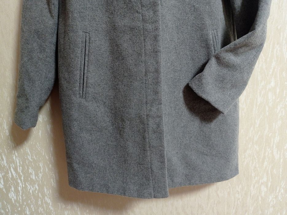 Стильне базове сіре пальто