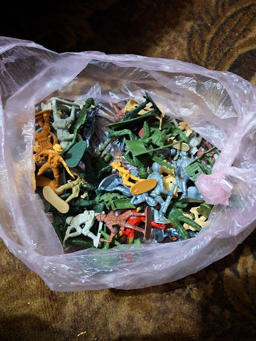 Пакет іграшок різних