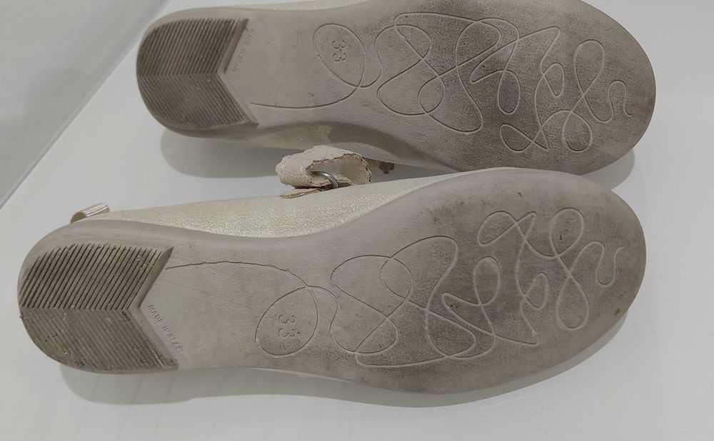 Sapatos sabrinas bege dourado menina tamanho 33