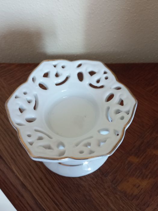 Piękny porcelanowy mały świecznik