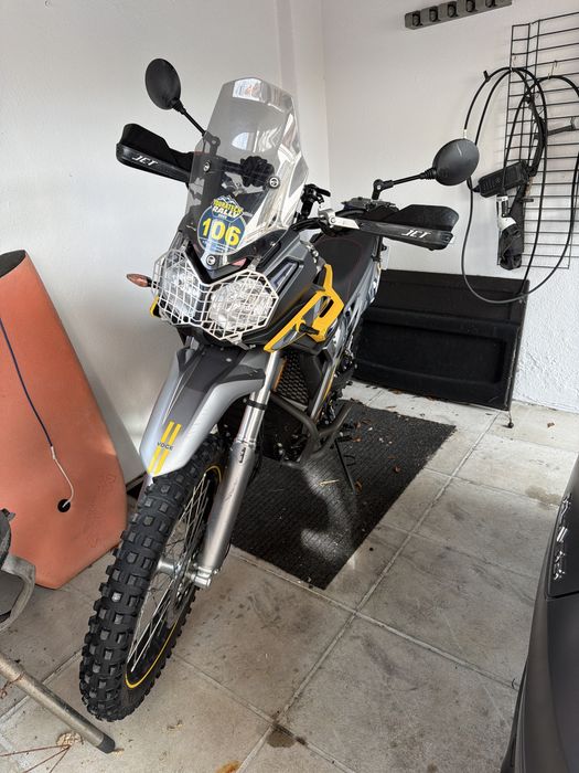 Voge 300 rally impecavel