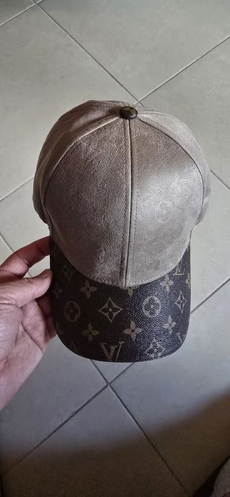 LV cap camurça e couro