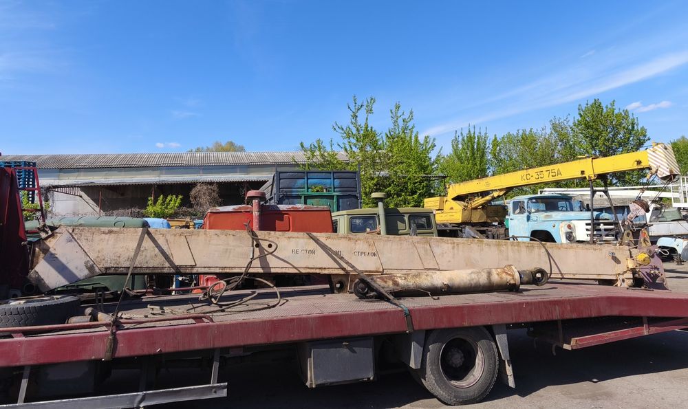 Стрела стріла крана КС3575 3577 10-14 тон з гідроциліндром вставкою